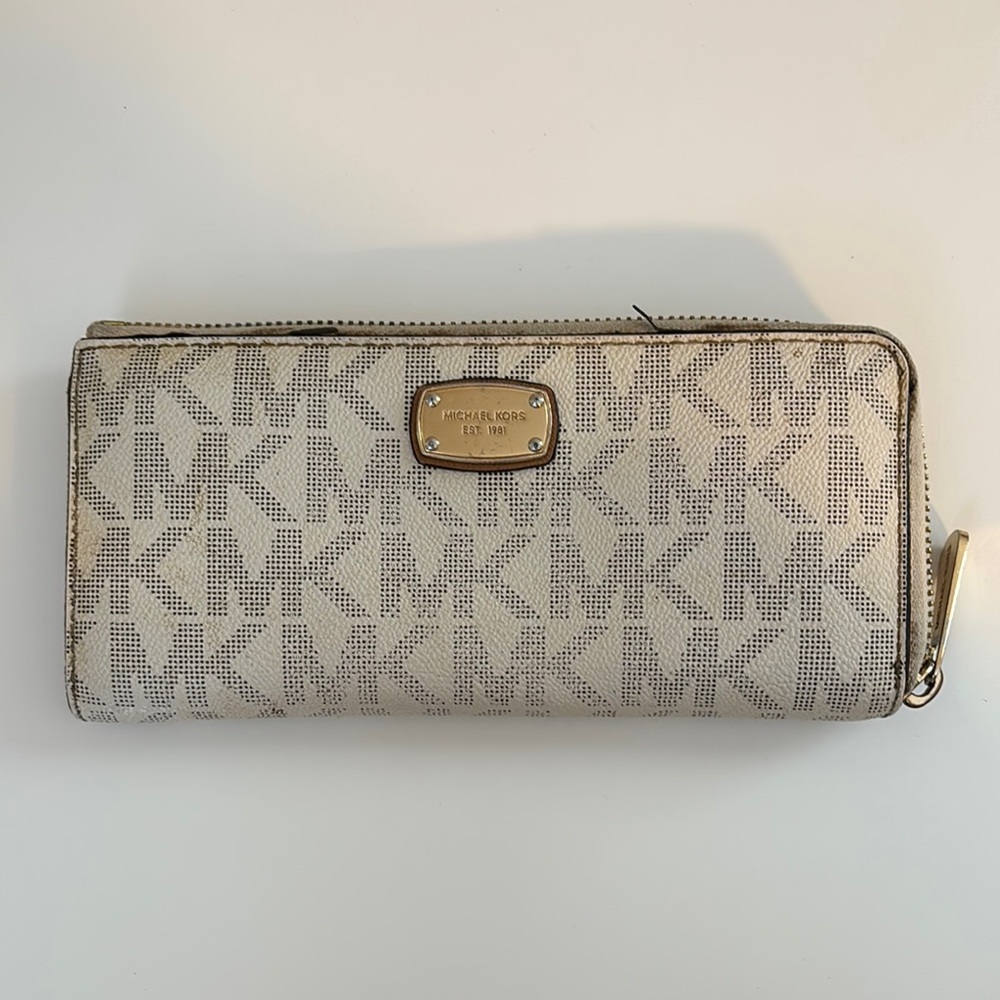 Pre-loved Michael Kors Wallet